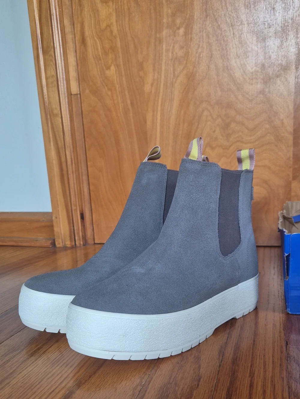 Keds Women's Gray Suede The Platform Chelsea Lug Boot, size 7,5